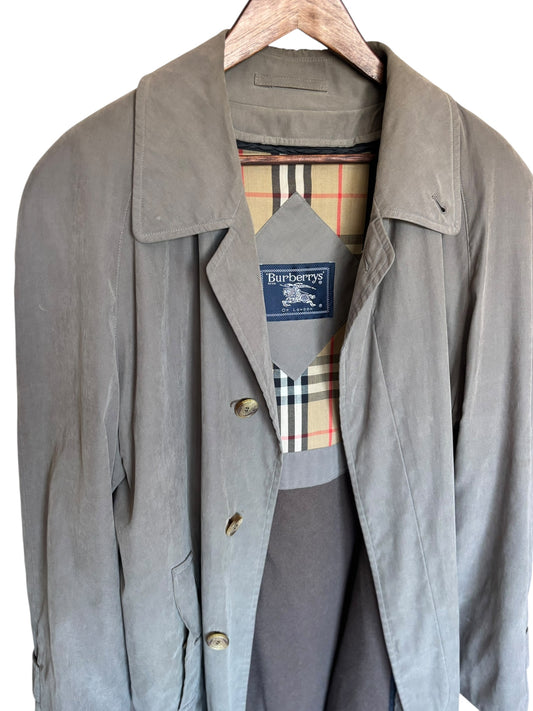 Vintage Burberry Men's R40 Double-Breasted Long Trench - MD/LG
