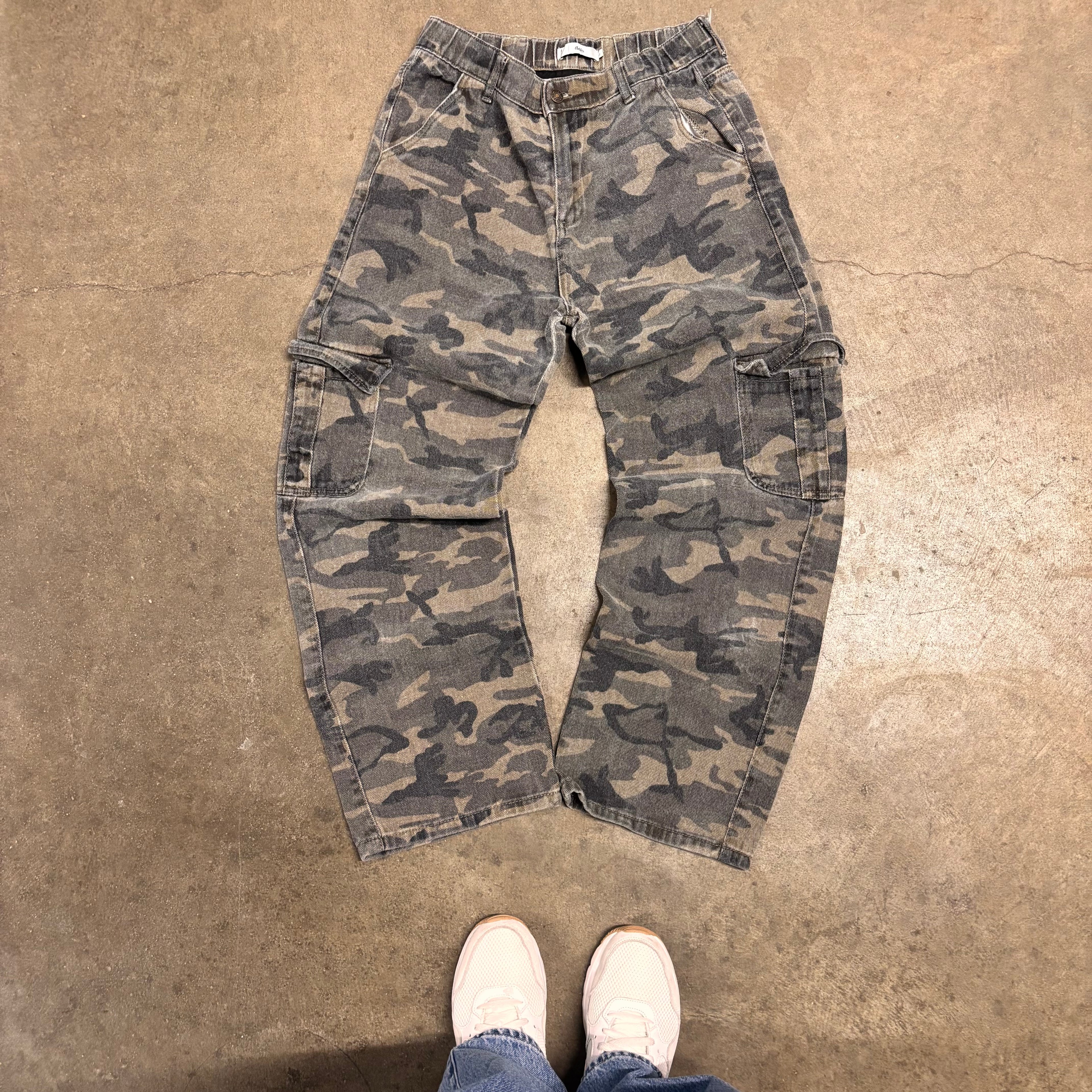 Adika Camo Cargo Pants - Size Large (4-6)