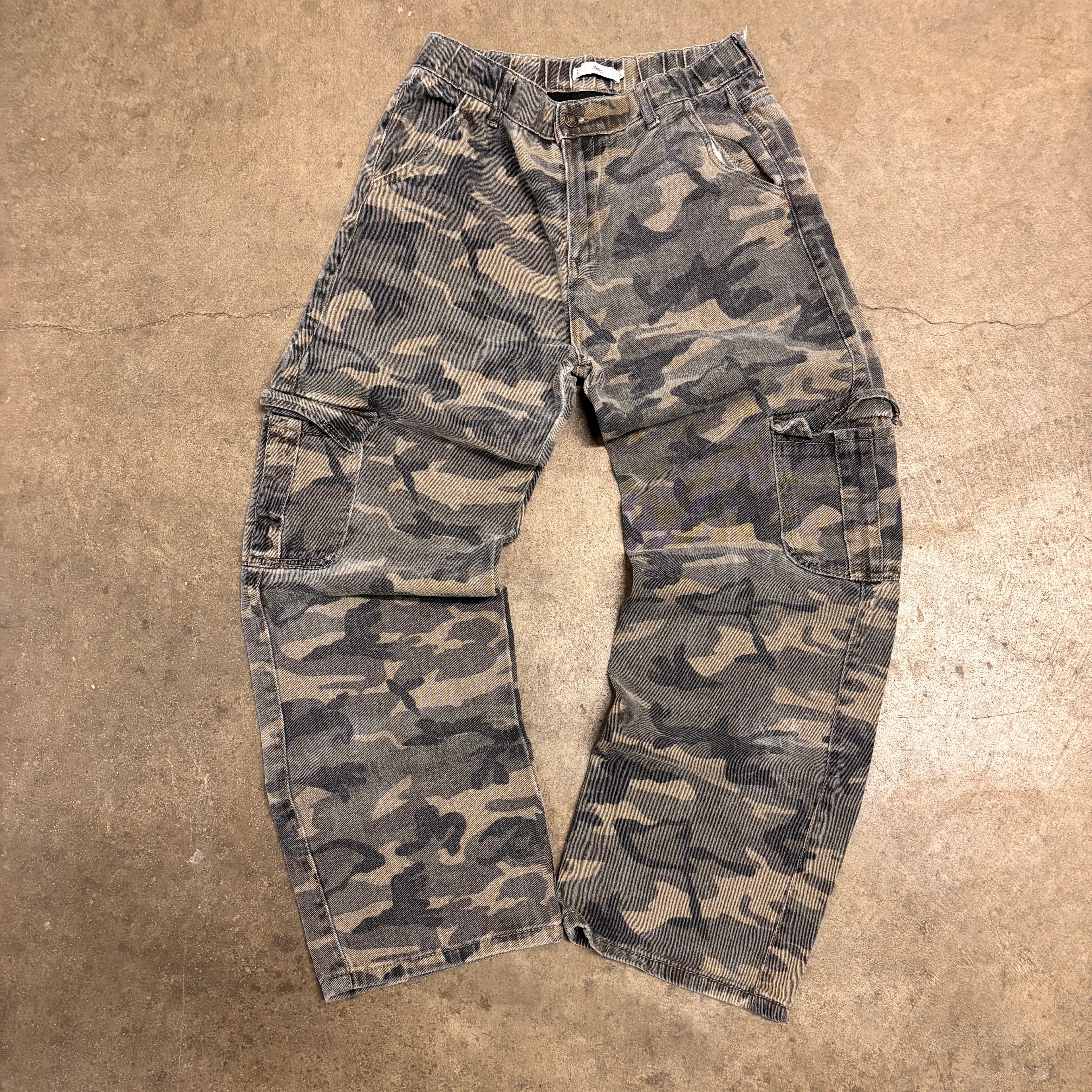 Adika Camo Cargo Pants - Size Large (4-6)