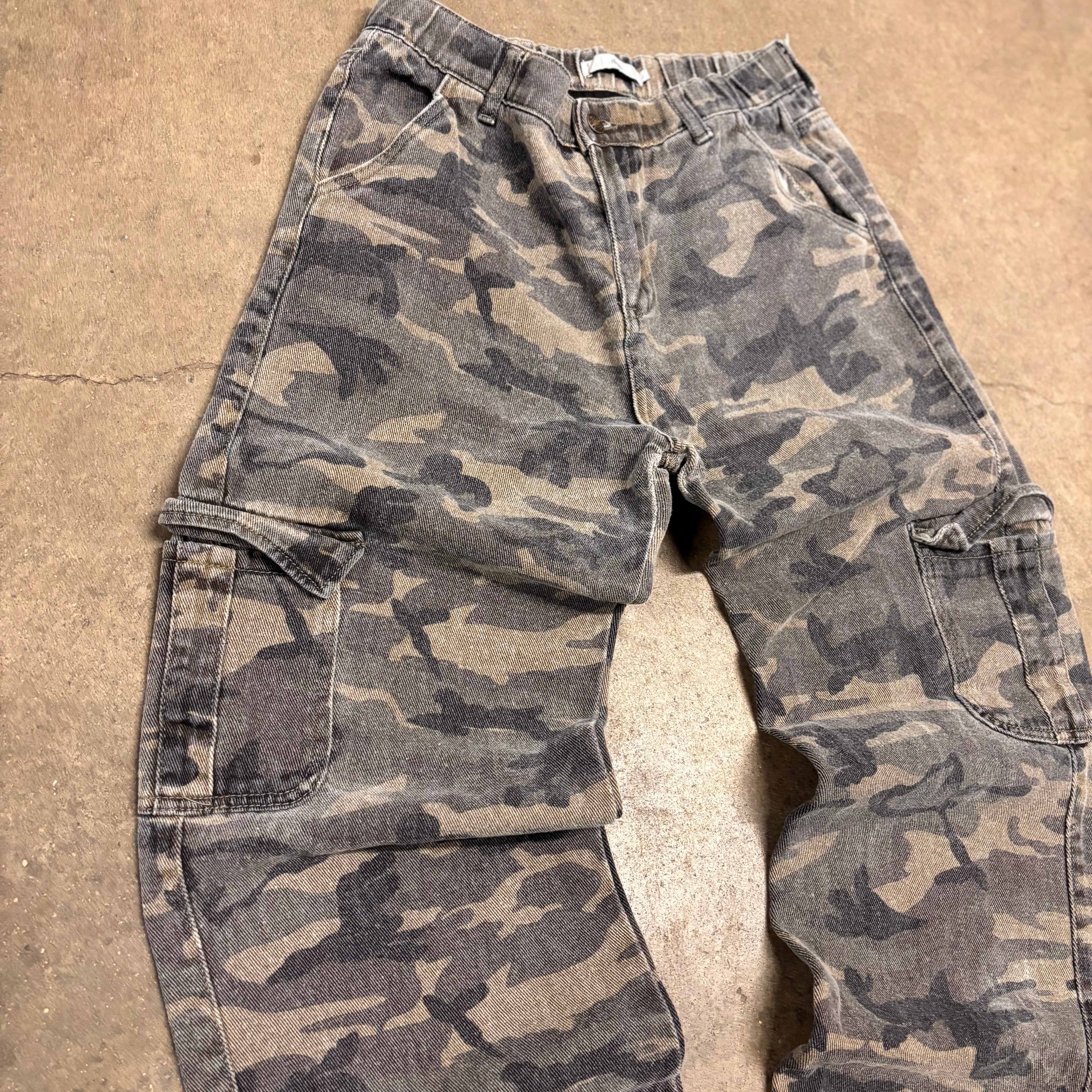 Adika Camo Cargo Pants - Size Large (4-6)