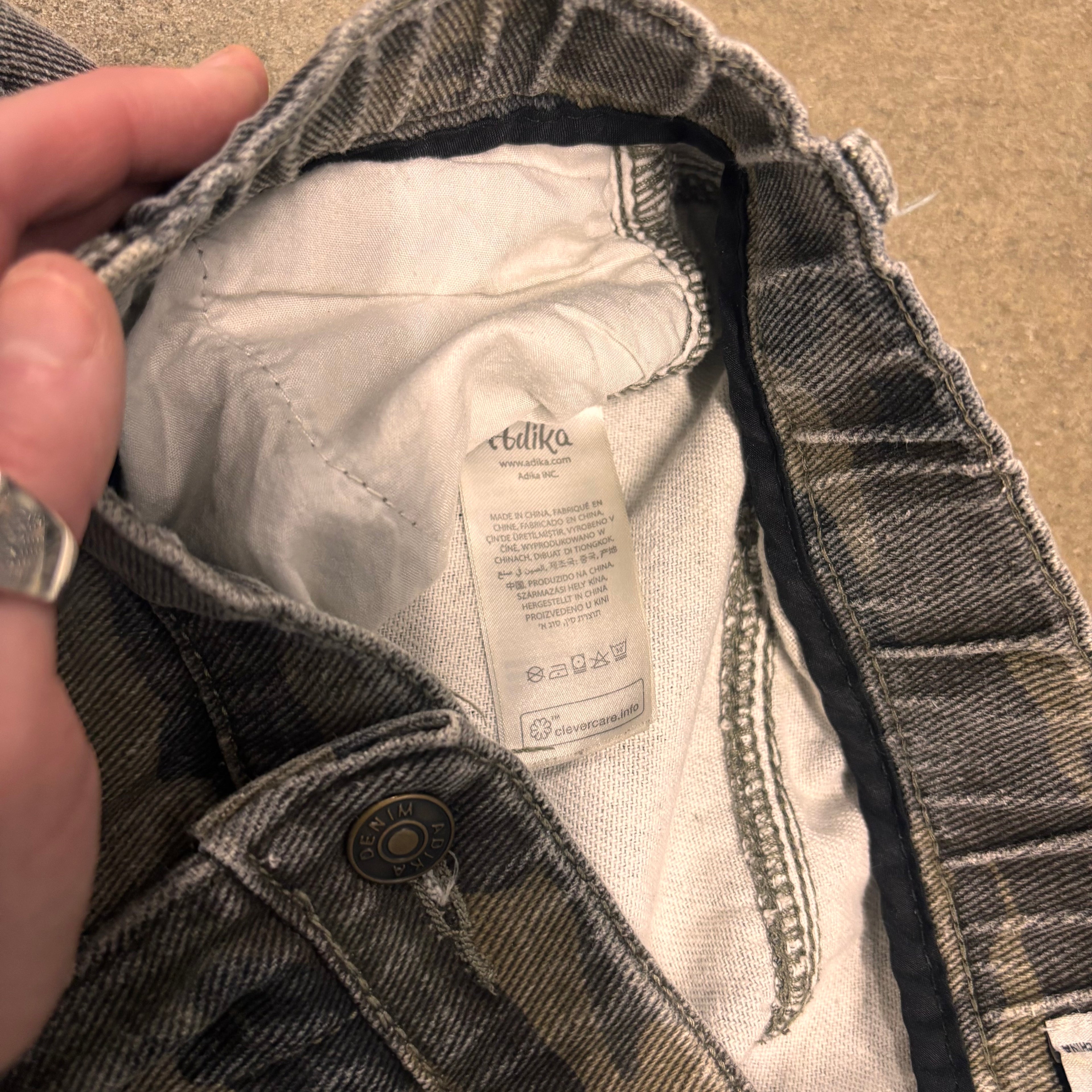 Adika Camo Cargo Pants - Size Large (4-6)